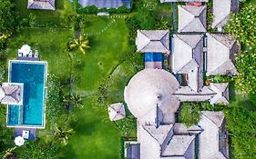 Istana Semer - Balinese Style Private Event Villa, With Large Pool, Gardens And Cook - Near To Canggu & Seminyak